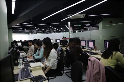 上海服装设计培训 实战教学、技能与学历并重，全方位保障推荐就业与技术咨询